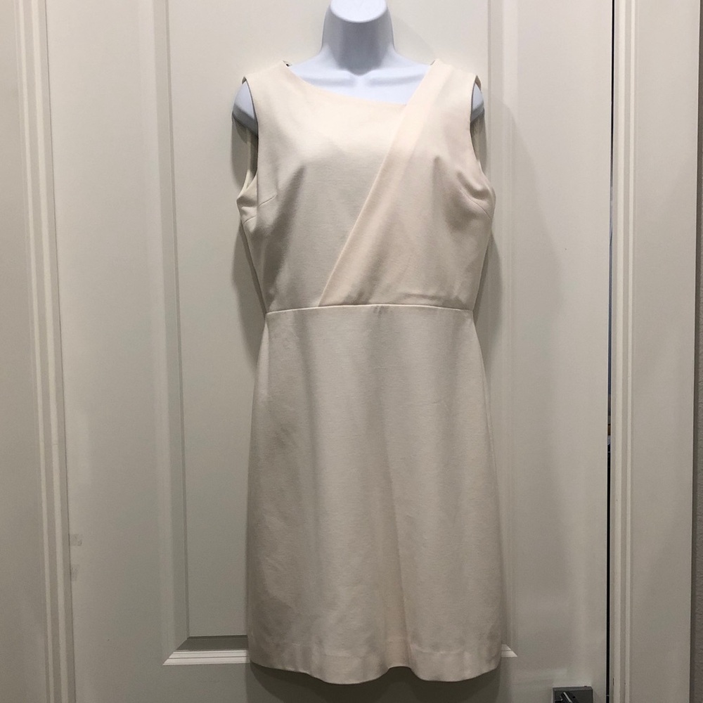 Tahari Women's Cream Sleeveless sheath Dress, lining, like new size 10